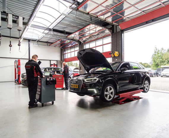 Olie verversen bij Autobedrijf Tjeerdsma